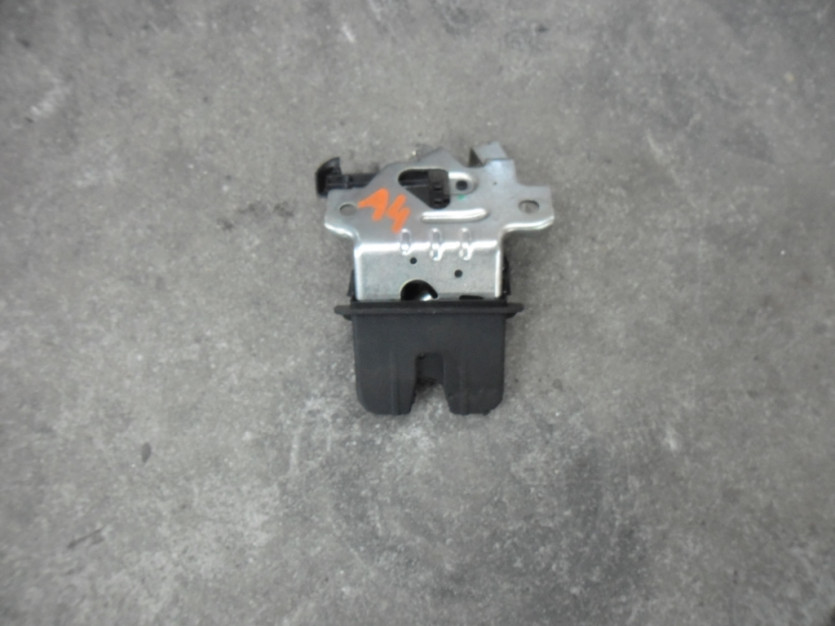 AUDI A4 8W ZAMEK KLAPY TYL 3G0827503A