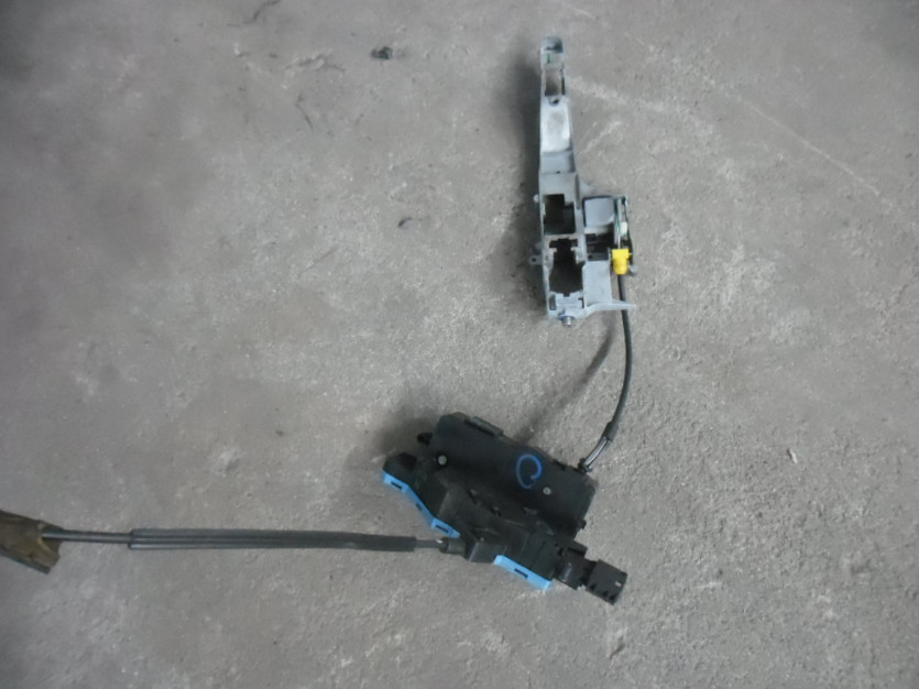 PEUGEOT 207 2009 ZAMEK DRZWI PRAWY TYL KOMBI SW