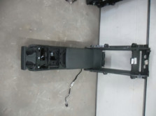 AUDI A8 4H D4 LIFT PODLOKIETNIK TYL TYLNY KANAPY