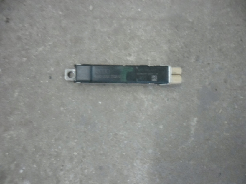 AUDI A8 4H D4 LIFT ANTENA WZMACNIACZ 4H0035225G
