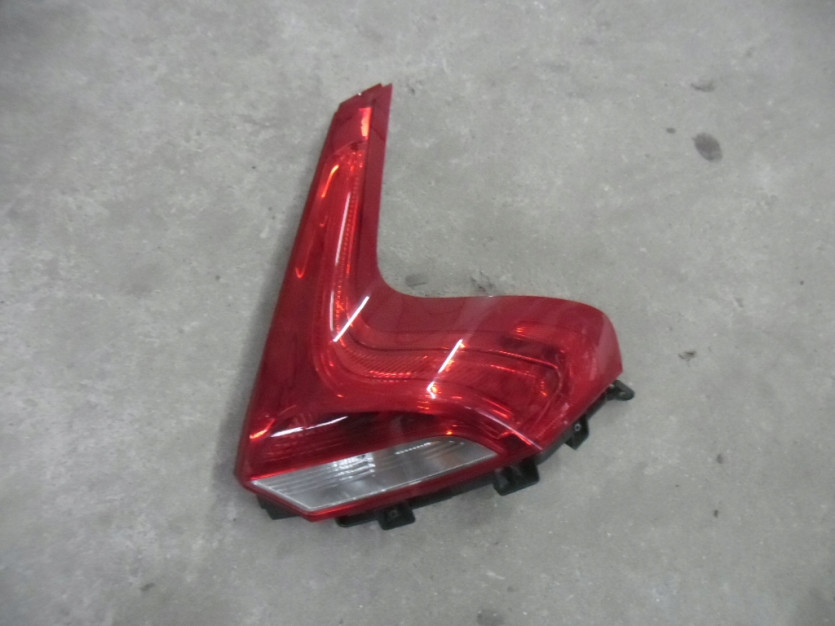 VOLVO V40 LAMPA PRAWA TYL TYLNA 31395845