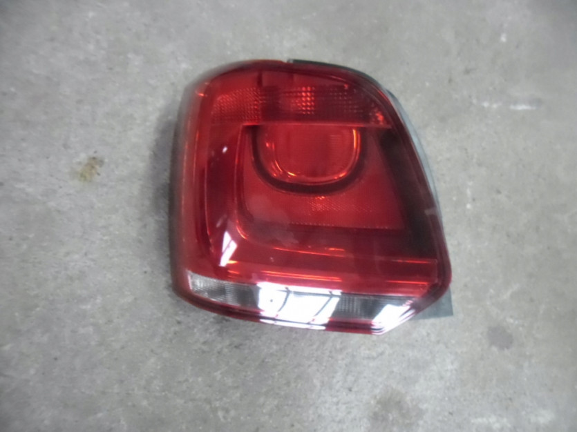 VW POLO 6R LAMPA LEWA TYL TYLNA 6R0945095L