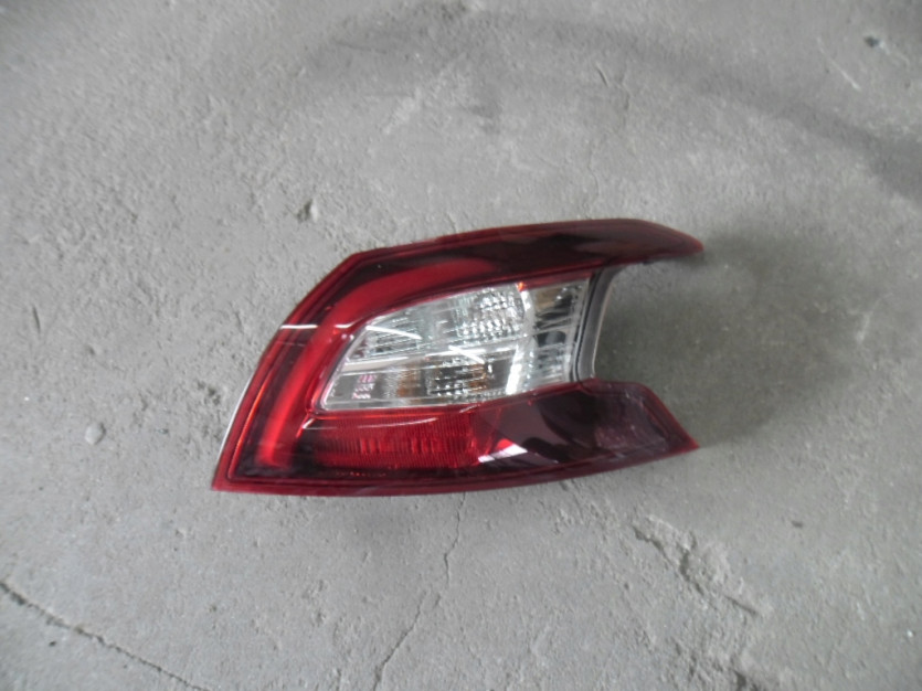 PEUGEOT 308 II T9 LAMPA PRAWA TYL TYLNA 9677817580