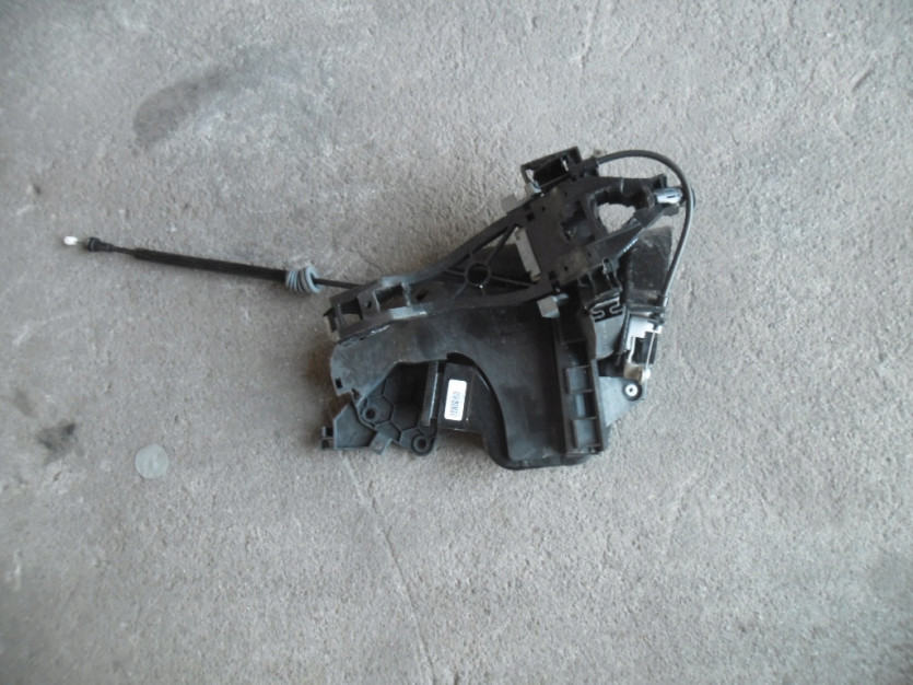 VOLVO V50 2005 ZAMEK DRZWI LEWY TYL
