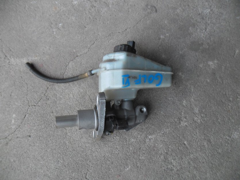 VW GOLF VI 6 5K POMPA HAMULCOWA ZBIORNIK HAMULCOWY