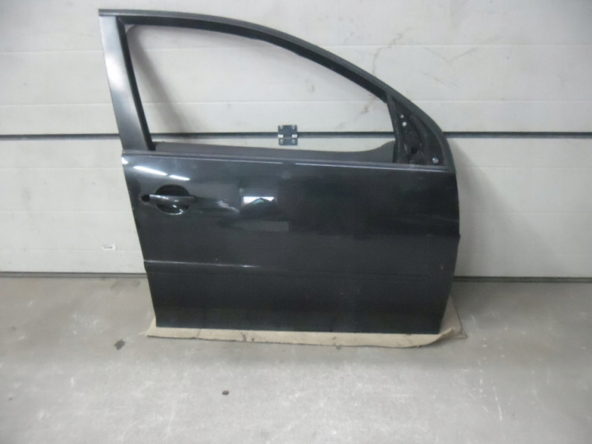 VW GOLF V 5 DRZWI PRAWE PRZOD PRZEDNIE