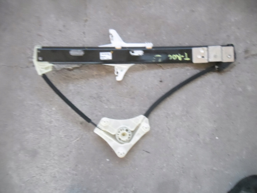 VW T-ROC TROC PODNOSNIK SZYBY PRAWY TYL 2GA839462F