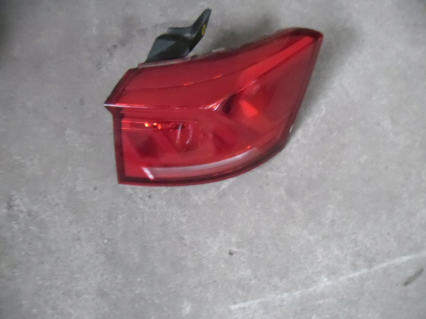 VW T-ROC TROC LAMPA PRAWA TYL TYLNA 2GA945096 LED