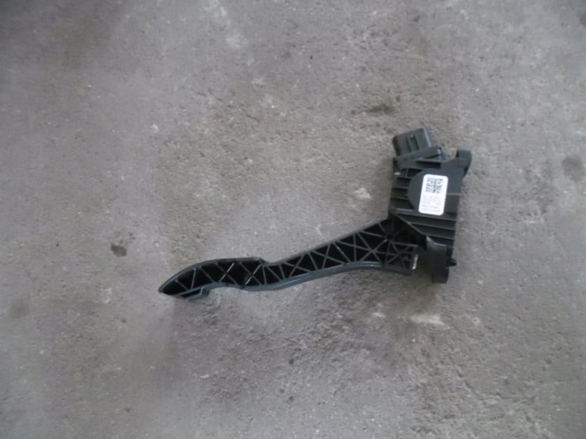 VW T-ROC TROC PEDAL GAZU 5Q1723503J