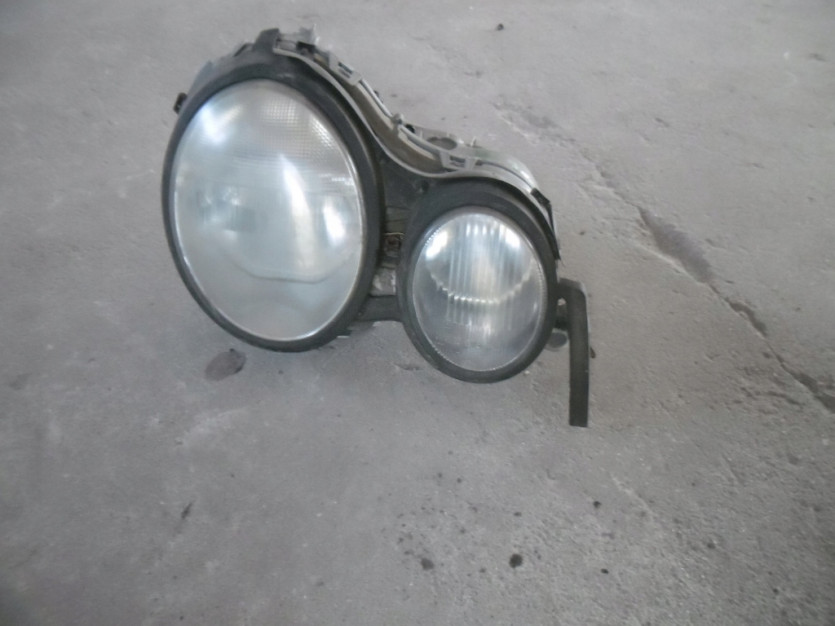 MERCEDES W210 E KLASA LAMPA PRZOD PRAWA PRZEDNIA
