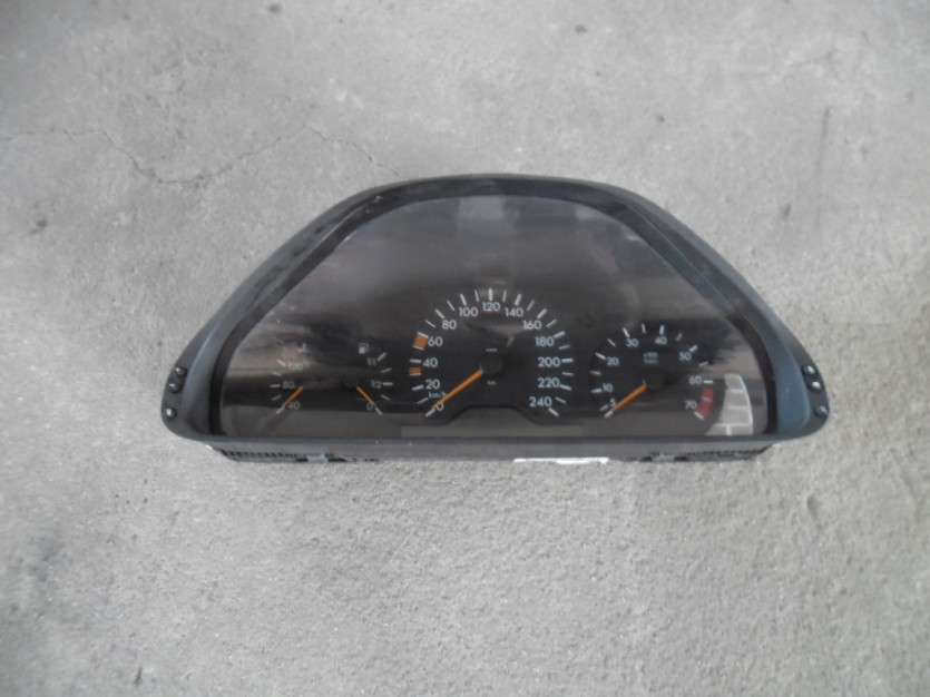 MERCEDES W210 LICZNIK 2105404148