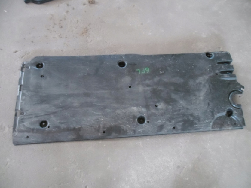 SEAT IBIZA 5 V 6F OSLONA PODWOZIA LEWA 2Q0825201B