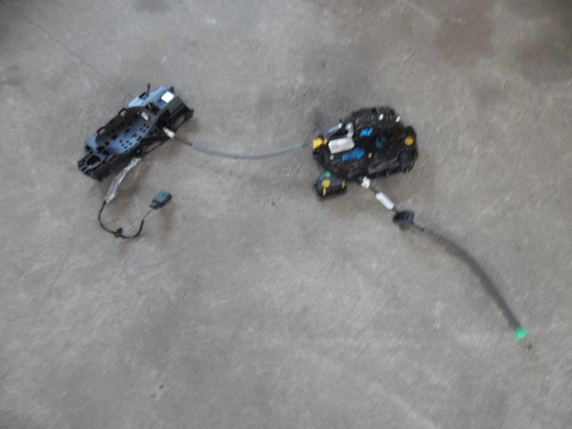 AUDI A4 8W B9 ZAMEK DRZWI PRAWY PRZOD 8W1837016