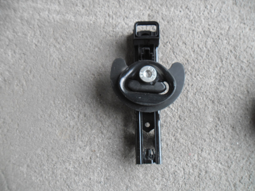 AUDI A4 8W B9 SUWAK PASA LEWY 4M0857819