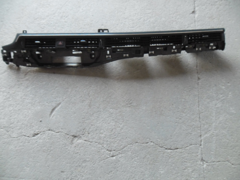AUDI A4 8W B9 LISTWA DESKI