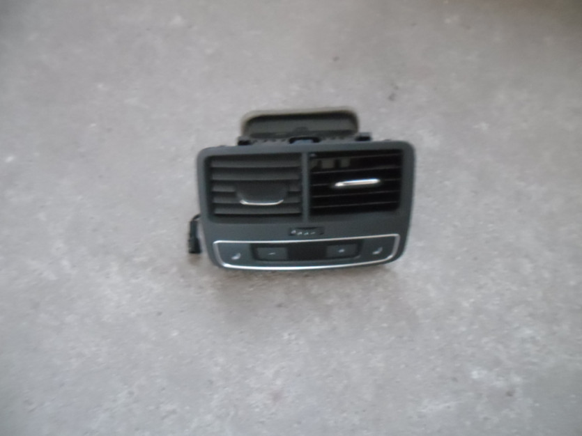 AUDI A4 8W B9 KRATKA NAWIEWU TYL