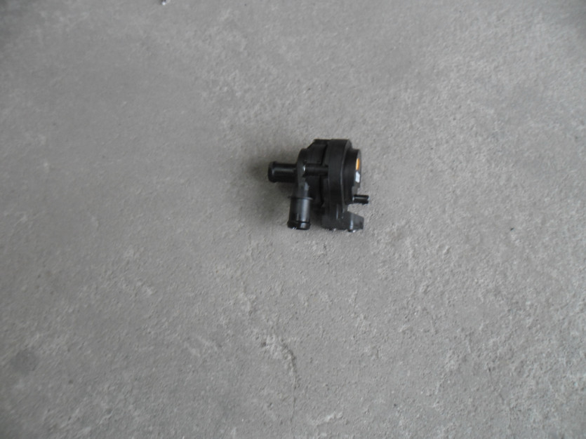 VW BEETLE 5C GOLF VII POMPA WODY 5Q121591AQ