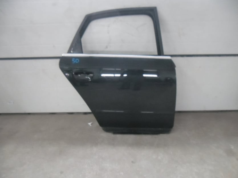 AUDI A4 8E SEDAN DRZWI PRAWE TYL