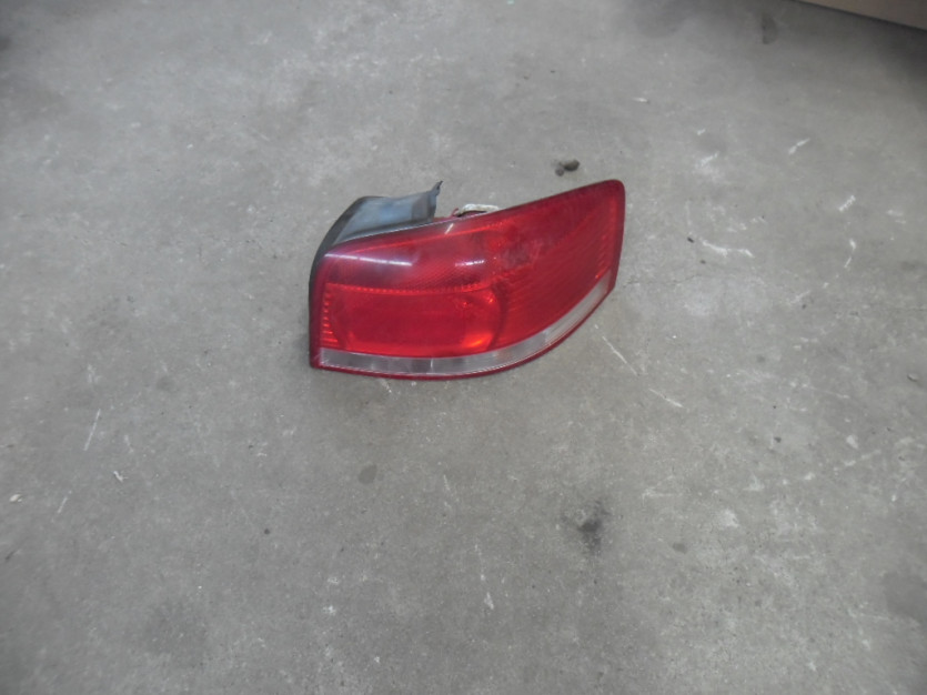 AUDI A3 8P LAMPA PRAWA TYL 8P0945096A