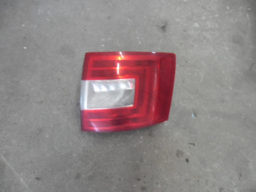 SKODA OCTAVIA KOMBI 5E LAMPA PRAWA TYL