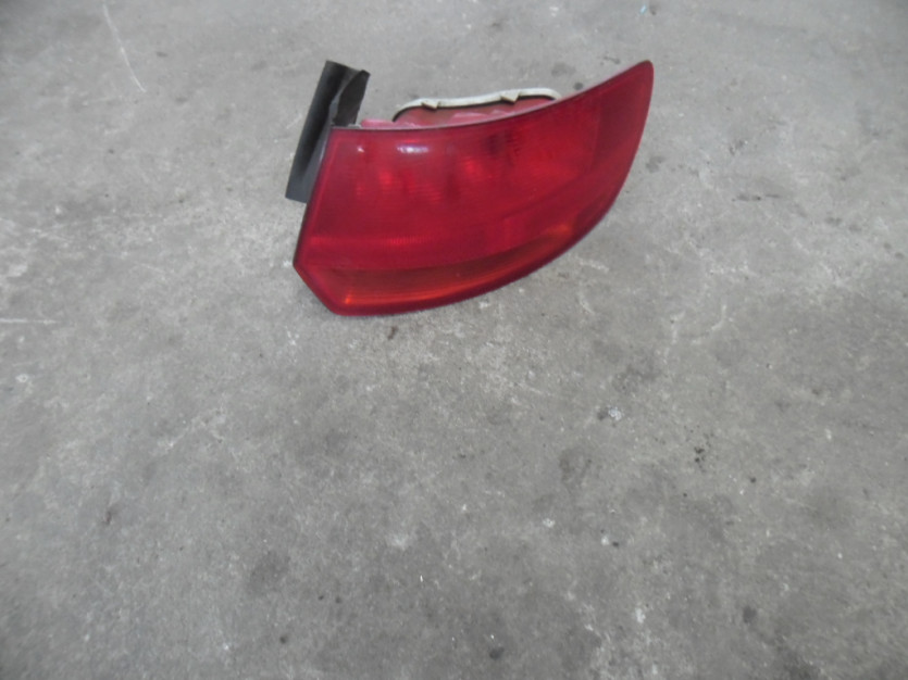 AUDI A3 8P 5D LAMPA PRAWA TYL 8P4
