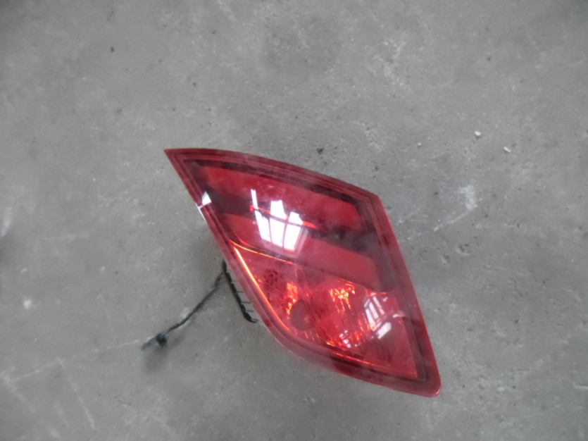 PEUGEOT 308 2015 LAMPA PRAWA TYL