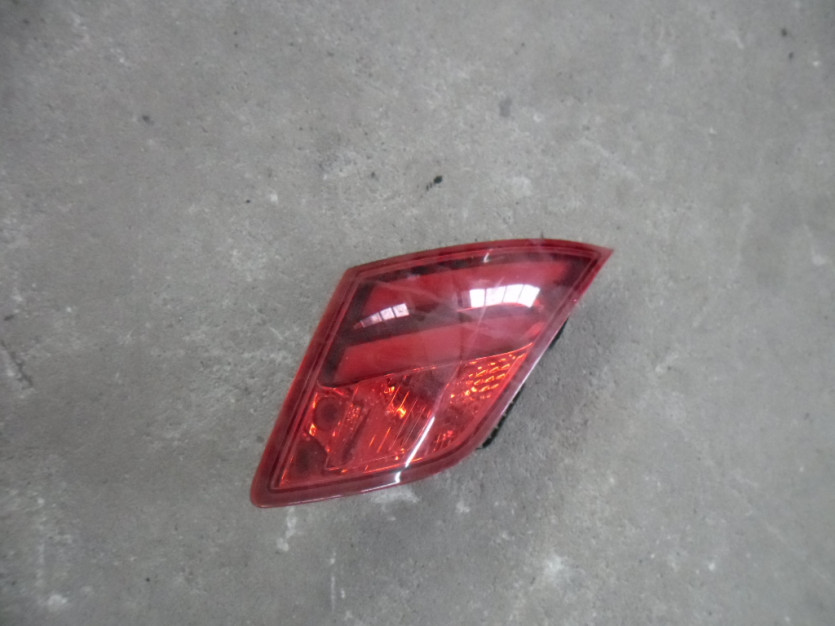 PEUGEOT 308 2015 LAMPA LEWA TYL