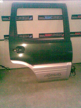 NISSAN TERRANO II MAVERICK DRZWI PRAWE TYL TYLNE
