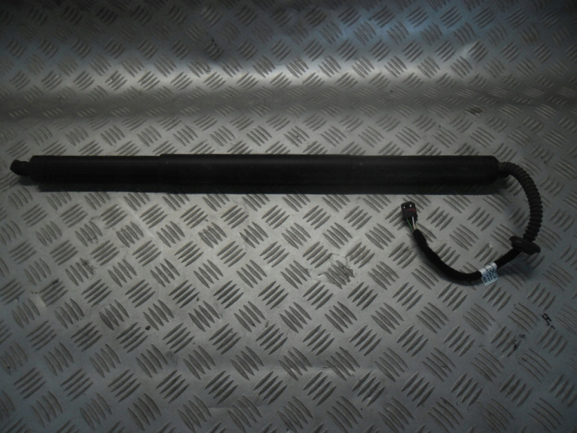 VW ATLAS TERAMONT SILOWNIK KLAPY TYL 3CN827851A