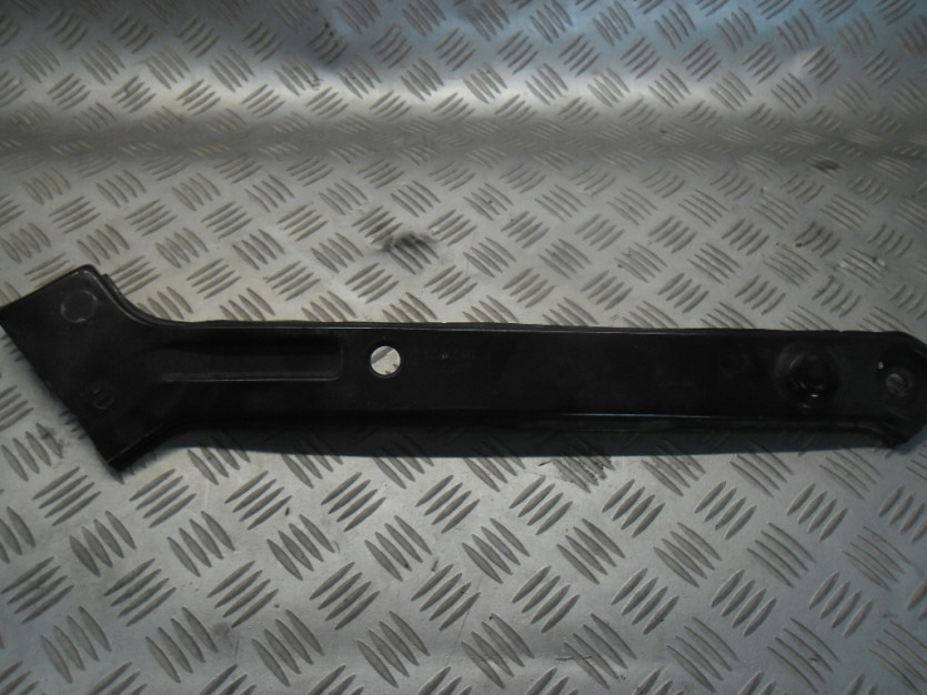 VW ATLAS TERAMONT WSPORNIK PASA PRZOD PRAWY 3CN805
