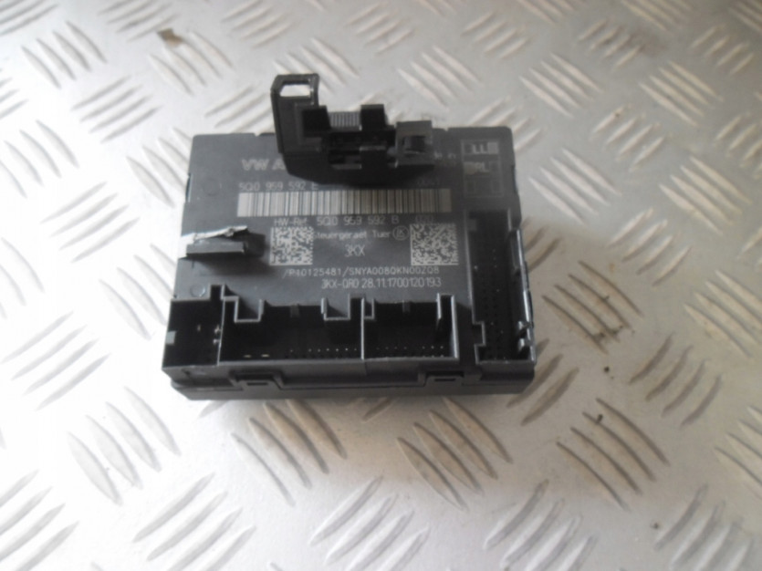 VW ATLAS TERAMONT MODUL DRZWI PRAWY PRZOD 5Q095959