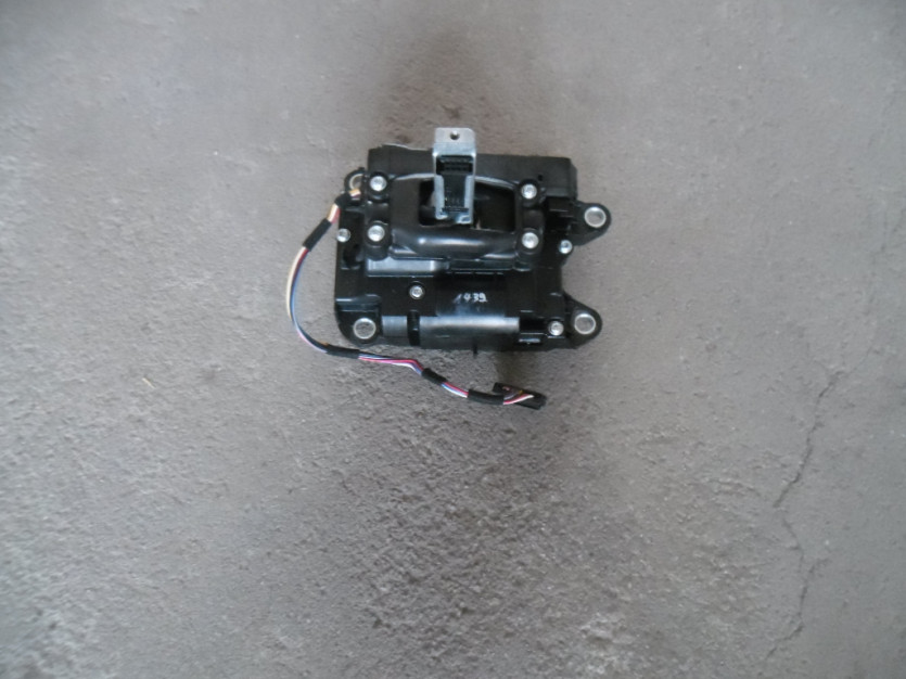 AUDI A4 8W B9 WYBIERAK ZMIANY BIEGOW 8W1713041A