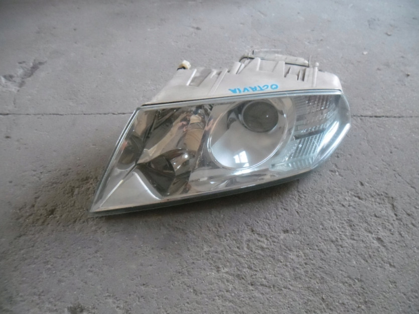 SKODA OCTAVIA 2 II 1Z LAMPA LEWA PRZOD PRZEDNIA
