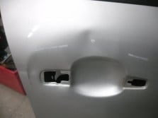 PEUGEOT 207 2009 DRZWI PRAWE PRZOD PRZEDNIE EZR