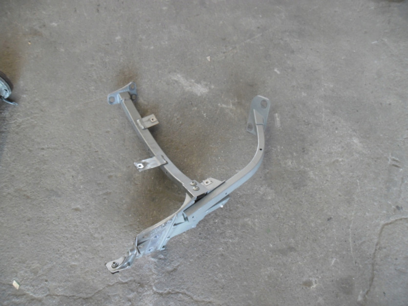 AUDI A8 4H D4 2013 PAJAK PRAWY WSPORNIK 4H0821234