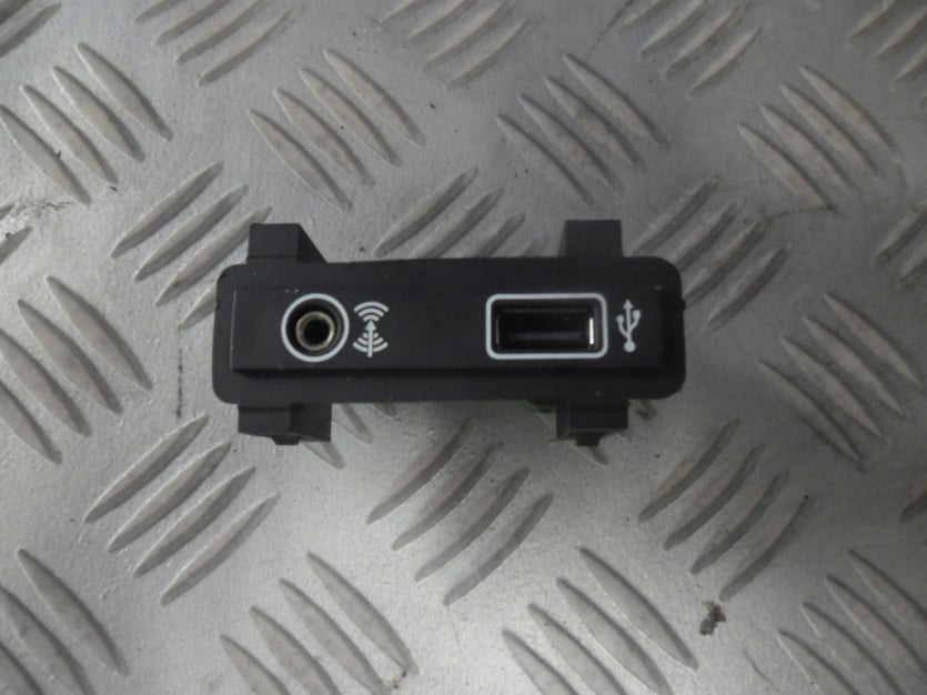 VW ATLAS TERAMONT WEJSCIE AUX USB 5Q0035724