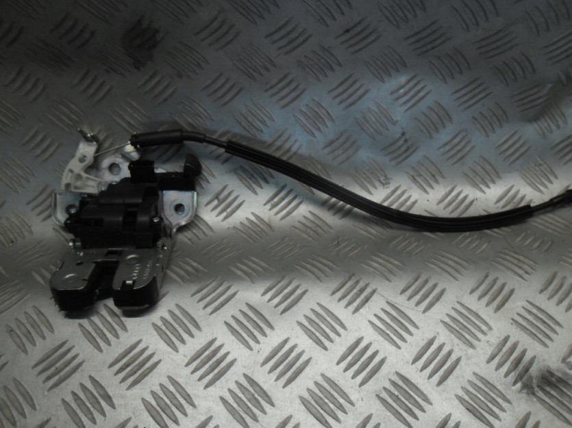 AUDI A8 4H D4 ZAMEK KLAPY TYLNEJ BAGAZNIKA 4H08275