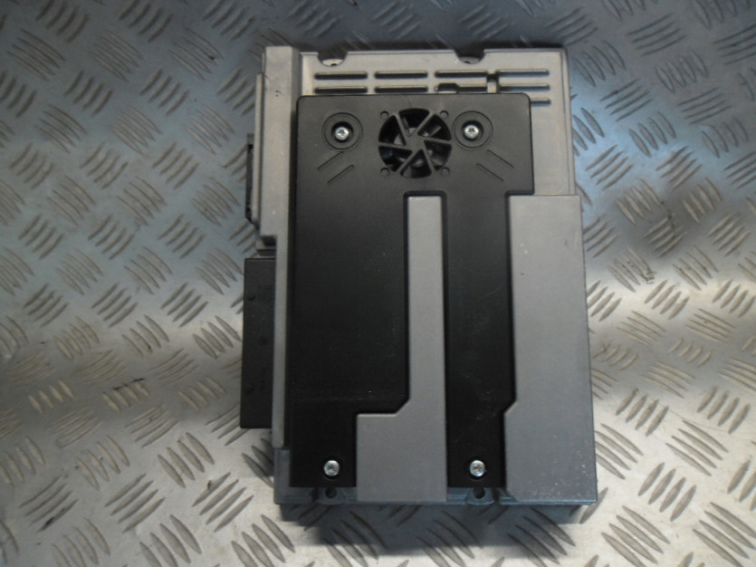 AUDI A8 4HD4 BANG&OLUFSEN WZMACNIACZ 4H0035465