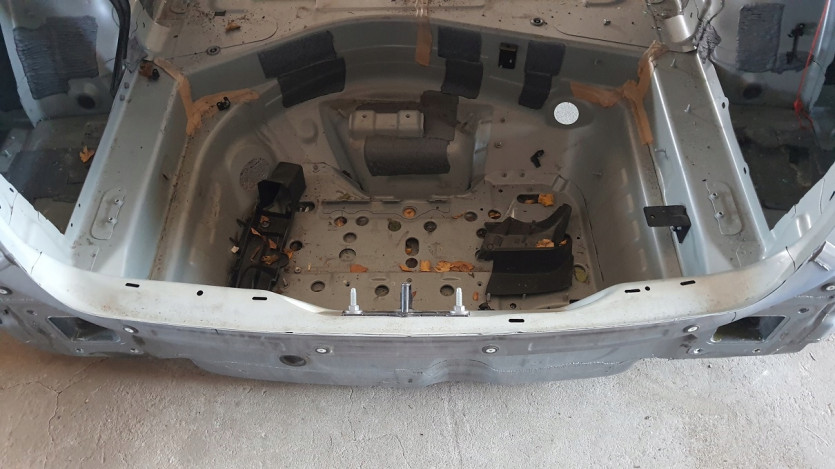 AUDI A6 S6 C7 4G PAS TYLNY PODLOGA BAGAZNIKA WANNA