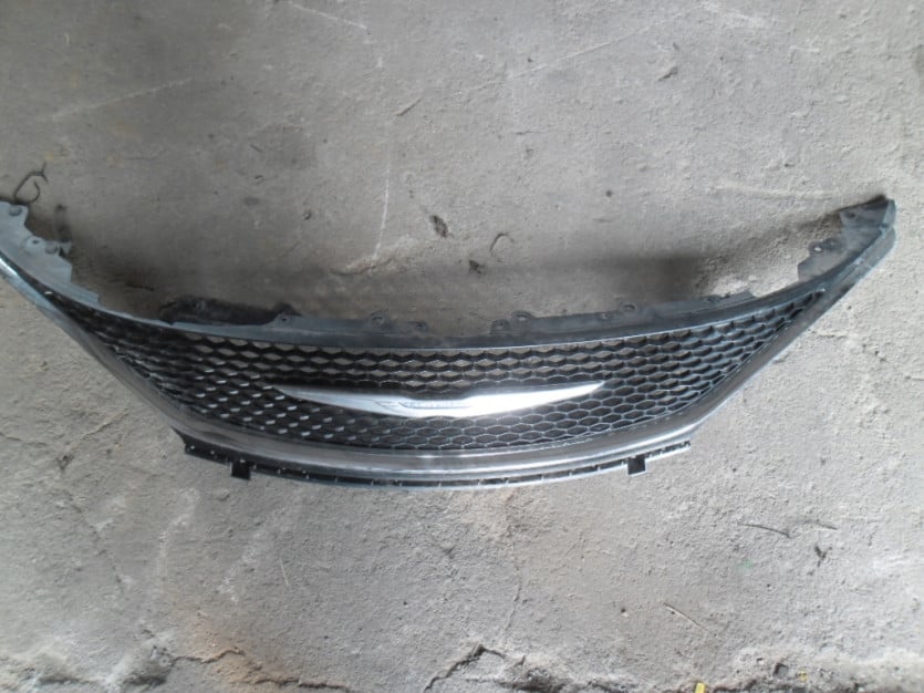 CHRYSLER PACIFICA ATRAPA ZDERZAKA GRILL ZNACZEK