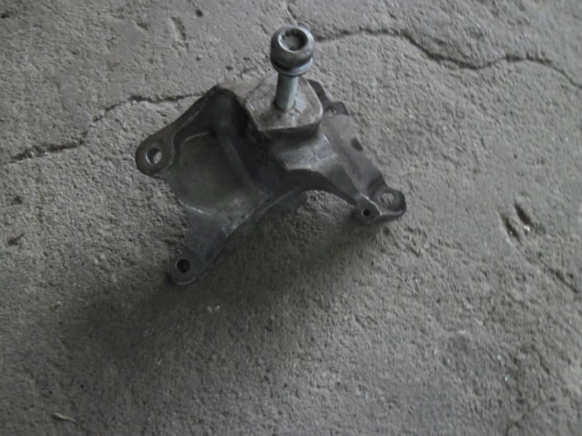AUDI A8 D4 H4 4.0 TFSI ŁAPA SILNIKA LEWA 4H0199307