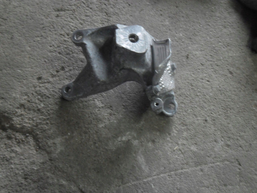 AUDI A8 D4 H4 ŁAPA SILNIKA 4H0199307AC