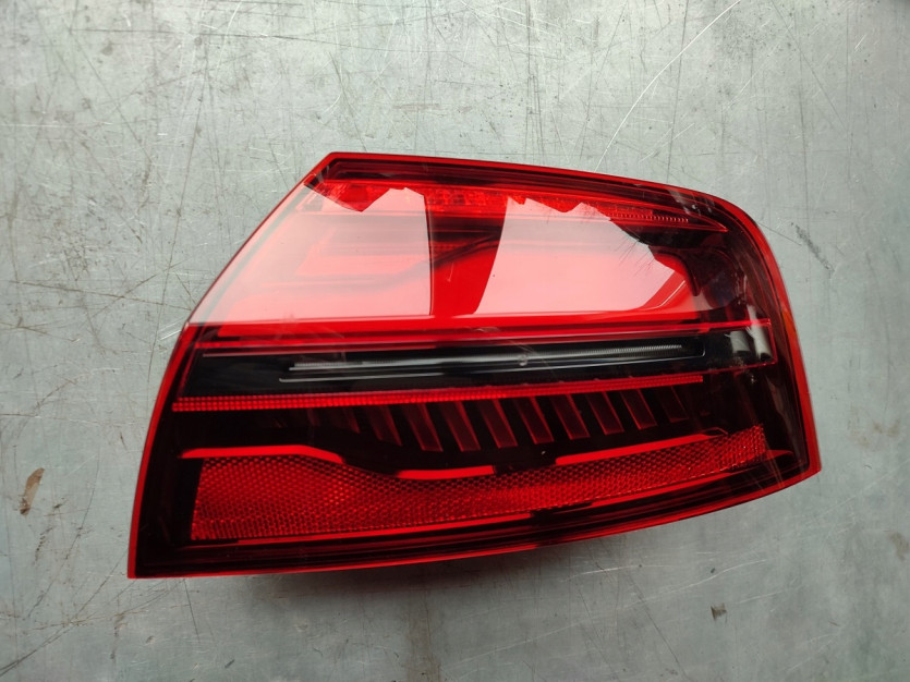 AUDI S8 PLUS A8 D4 LAMPA PRAWA TYL TYLNA 4H0945096
