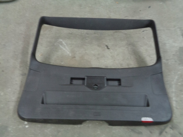 VW TOUAREG II TAPICERKA KLAPY TYŁ 7P6867601A