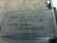 AUDI A4 8K B8 2010 SILNICZEK SZYBY 8K0959801A