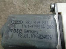 AUDI A4 8K B8 2010 SILNICZEK SZYBY 8K0959811A