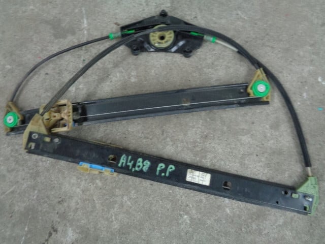 AUDI A4 8K B8 2010 PODNOSNIK SZYBY PRAWY PRZOD