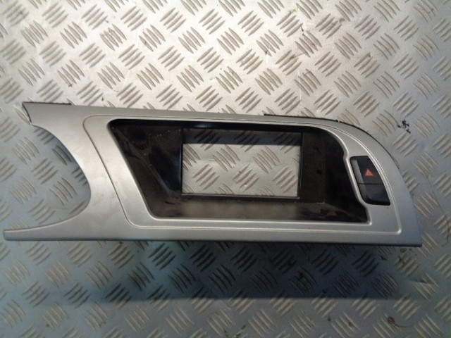 AUDI A4 8K B8 2010 OBUDOWA RAMKA WYSWIETLACZA