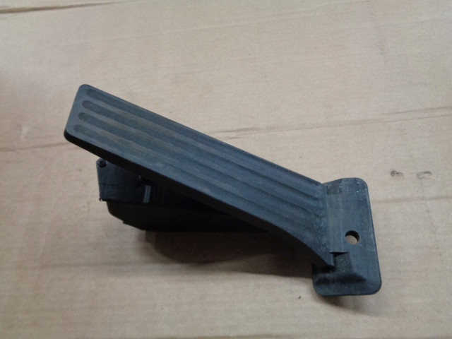 BMW 7 G11 2017 PEDAL GAZU GAZ 6859999