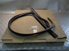 FORD USZCZELKA DRZWI 1677484